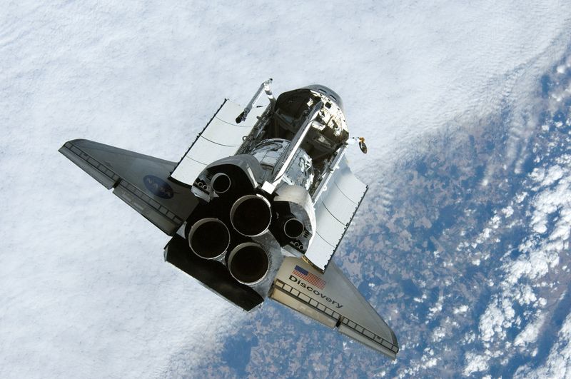 Soubor:STS-120 backflip maneuver.jpg