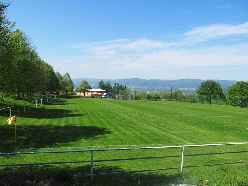 Soubor:Hostovice hřiště.jpg