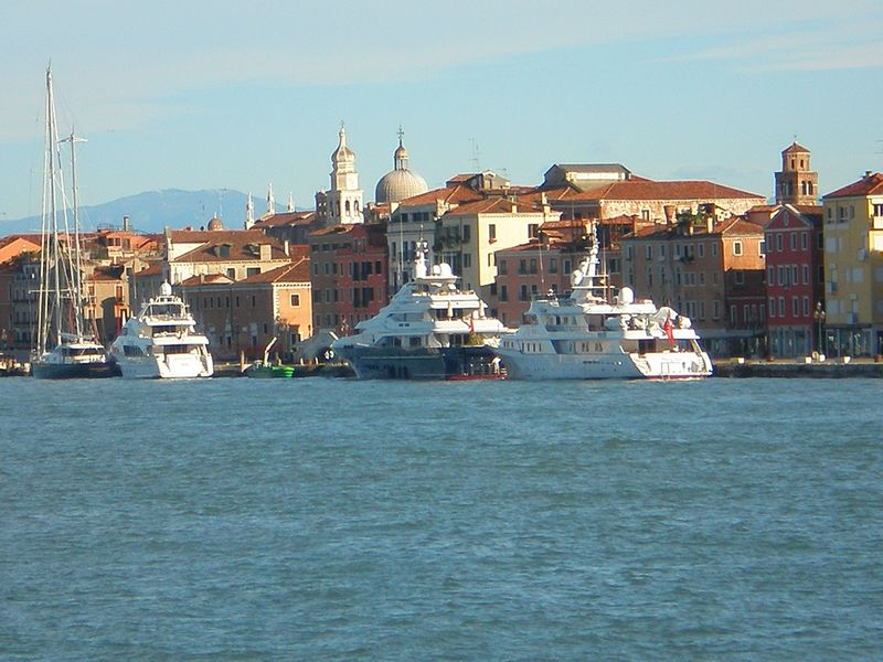 Soubor:Ships in Venice.jpg