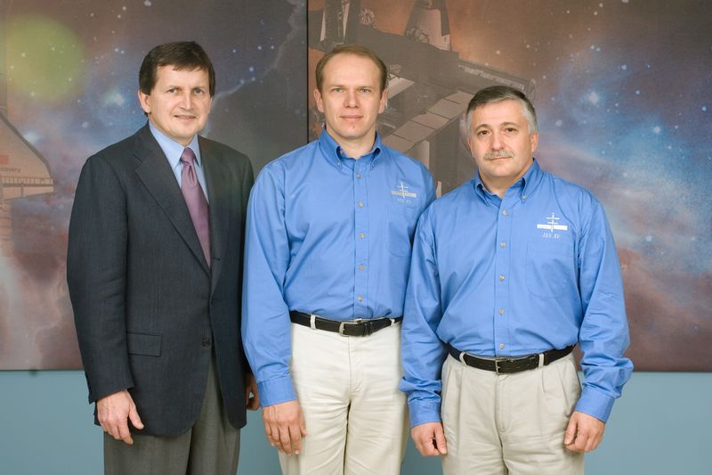Soubor:Soyuz tma 10 crew.jpg