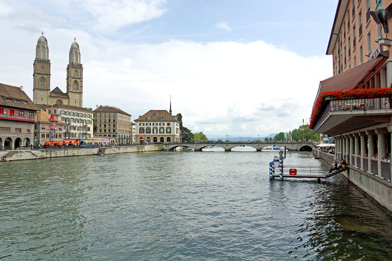 Soubor:Switzerland-00098 - River View-DJFlickr.jpg